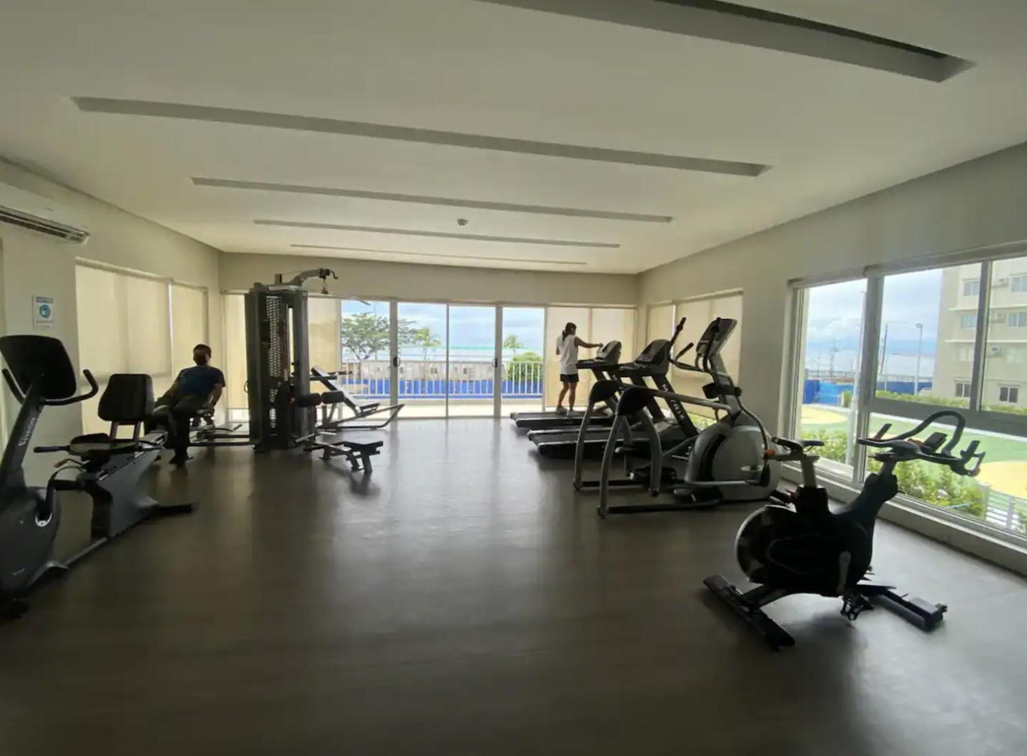 Veronica'S Homestay At Marina Spatial Condo Dumaguete City ภายนอก รูปภาพ